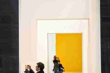 黑料网曝出某综艺选手频上热搜却全是负面新闻，社死瞬间持续发酵