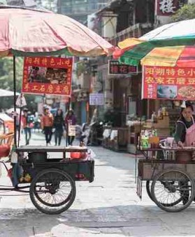 黑料网曝出偶像组合成员被爆私生活混乱引发群嘲，视频外泄持续发酵