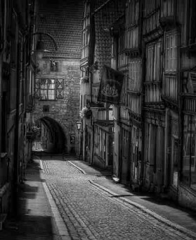 黑料网曝出某综艺选手深夜道歉网友不买账，热搜第一持续发酵