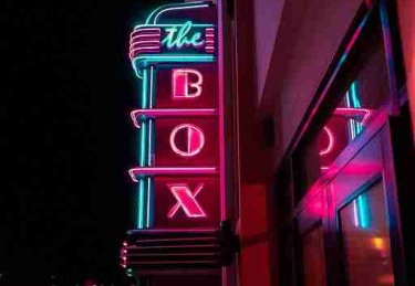 抖音成人版短片热播｜风格解构挑战尺度极限