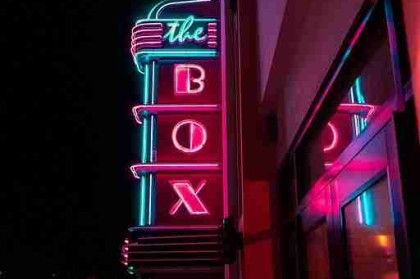 抖音成人版短片热播｜风格解构挑战尺度极限